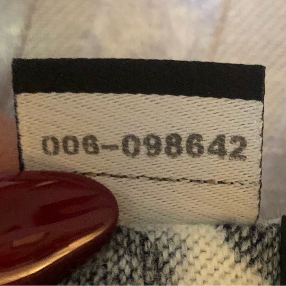 Ed Hardy Scarf - Picture 9 of 10